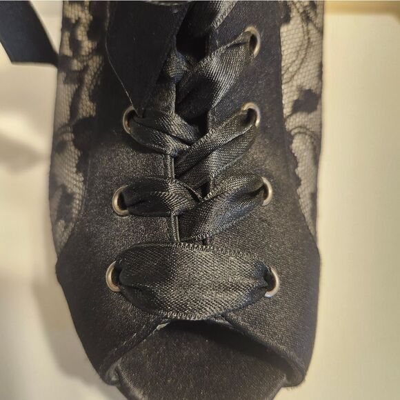 Stuart Weitzman Black Mesh/Lace Peep Toe Lace Up Ankle Boots sz.8 Ret.$495 - Picture 10 of 11